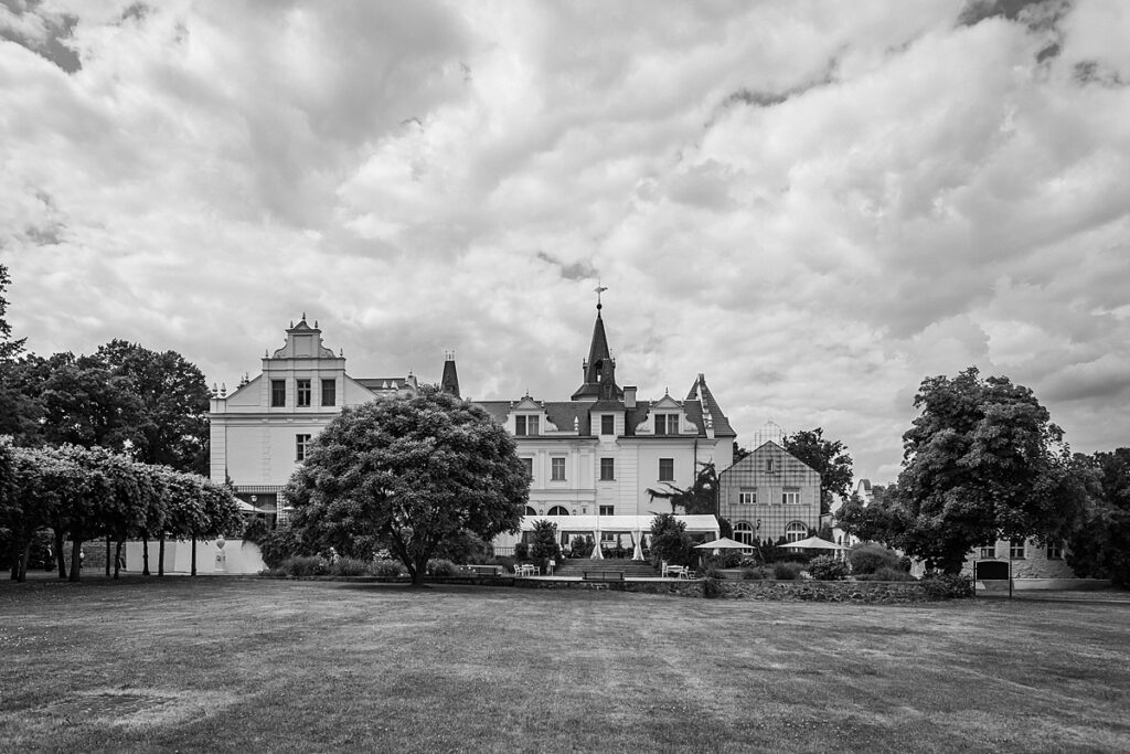 Hochzeitslocation Brandenburg: Das Schloss Gut Liebenberg ist eine wunderschöne Location für Eure Hochzeit